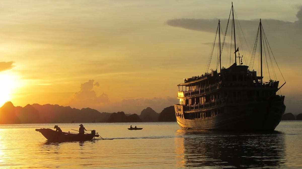Bai Tu Long Bay