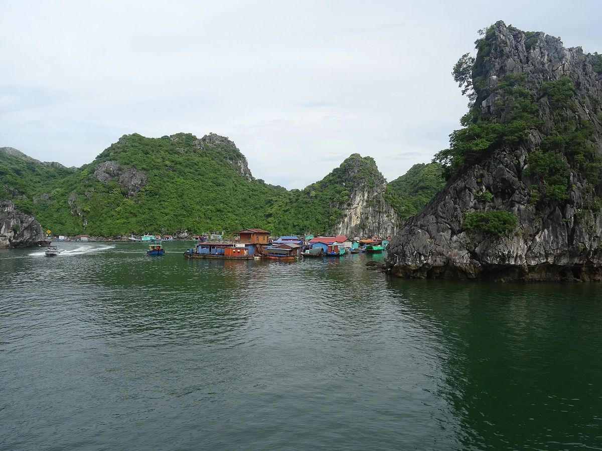 Skip Ha Long: go to Lan Ha Bay and Cat Ba instead