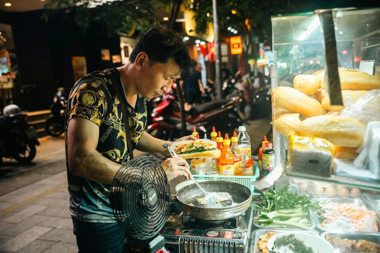 Hanoi Walking street food tour (with stop at train street) – fotografie 1