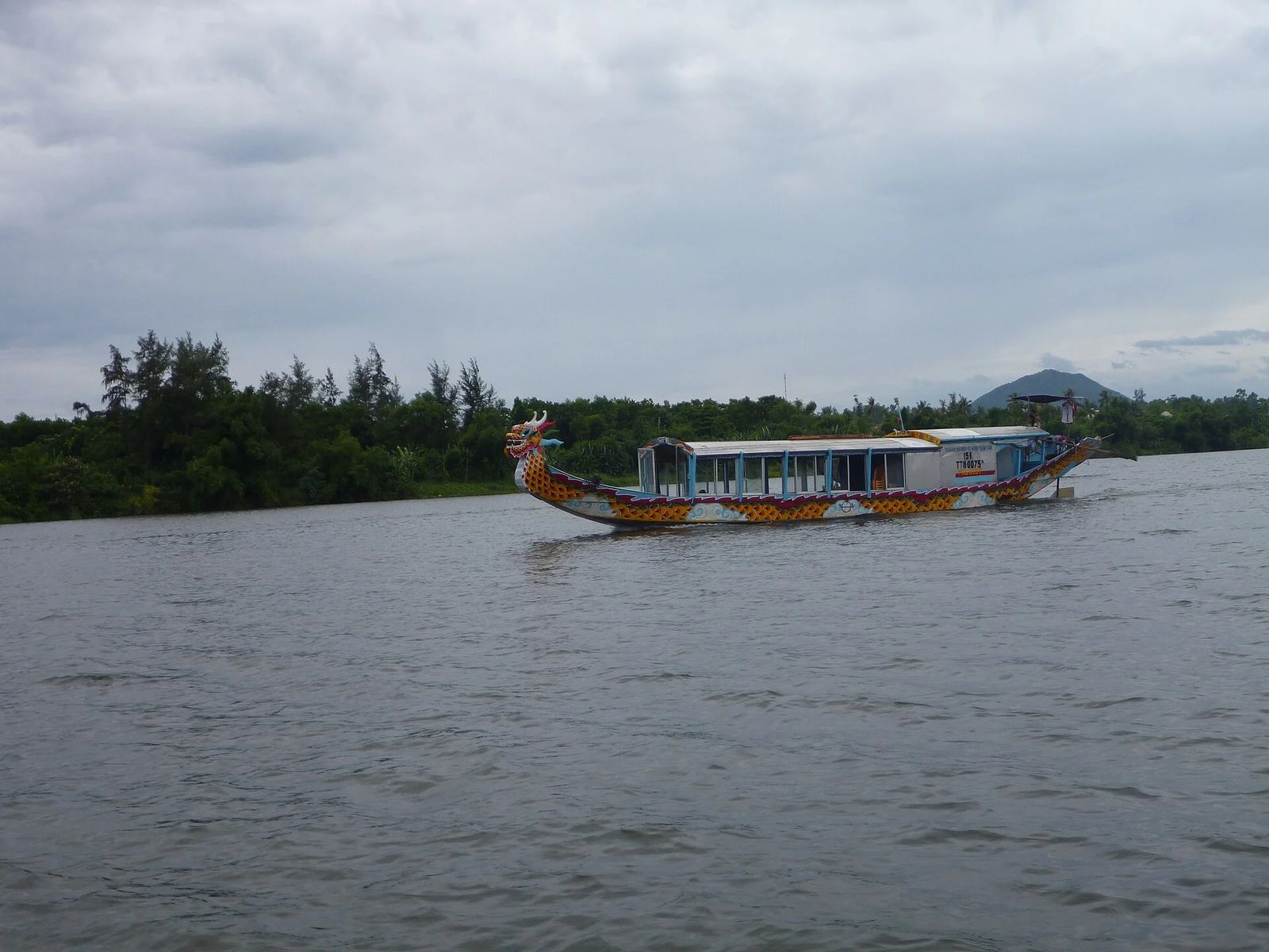 Hue Perfume River Dinner Cruise and Folk Music – fotografie 1